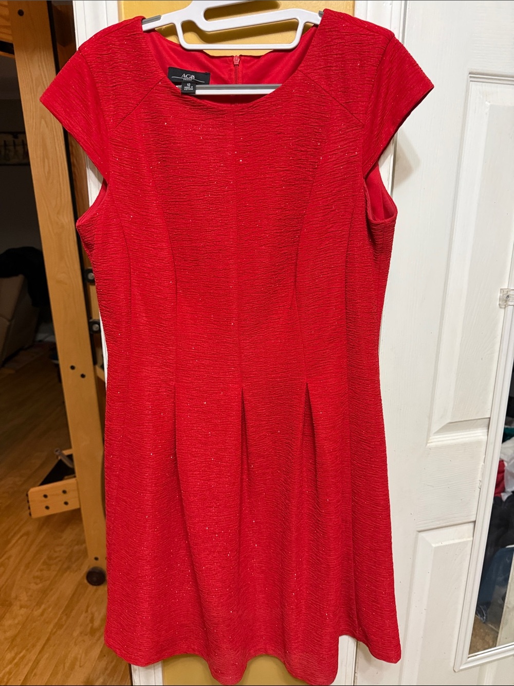 AGB shimmering Red Textured Cap-Sleeve Midi Dress